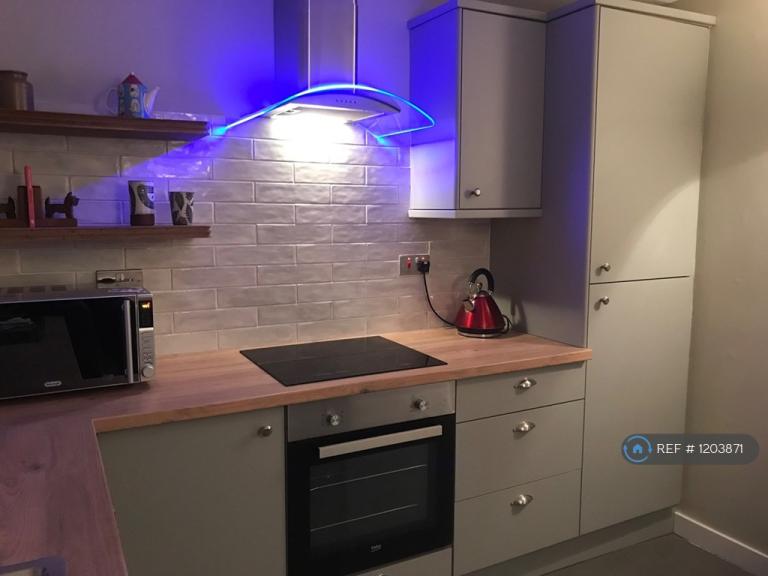 2 bedroom flat in Herbert St, Glasgow, G20 (2 bed) (#1203871)