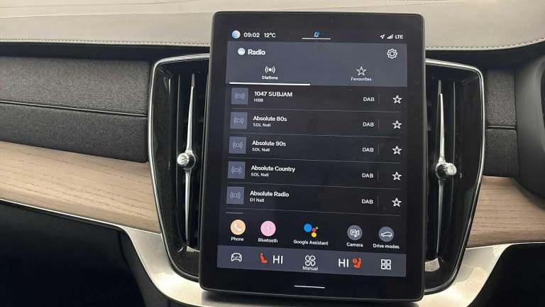 2025 Volvo XC90 Plus, T8 AWD Plug-in hybrid, Electric/Petrol, Dark, 7 Seats ( 360* Camera ) ESTAT...