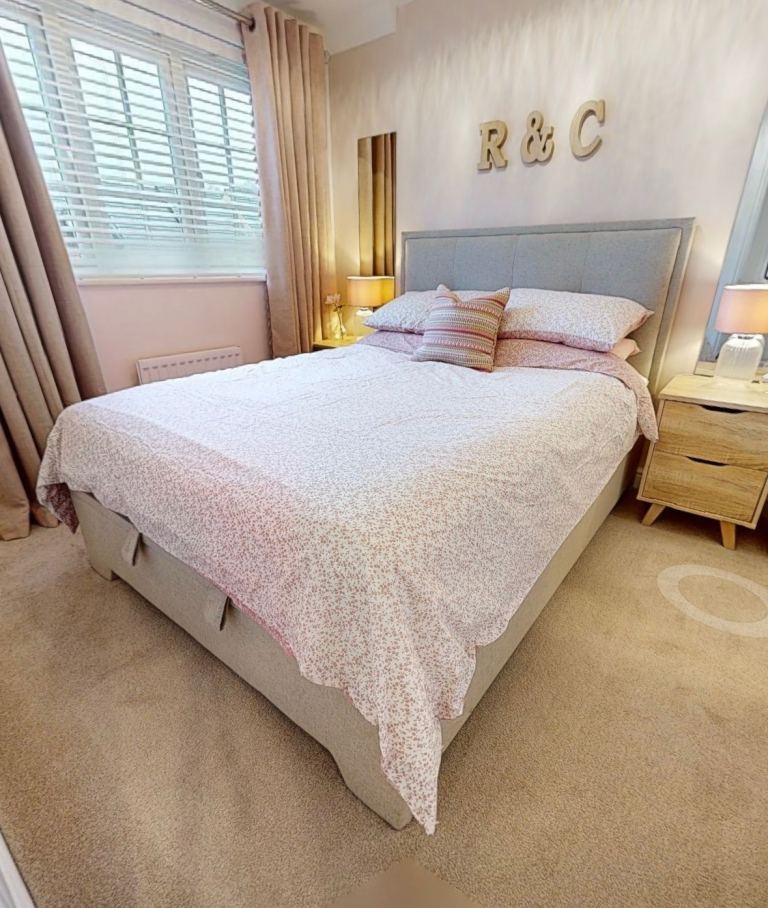 Dreams Hopkins Kingsize Ottoman bed frame