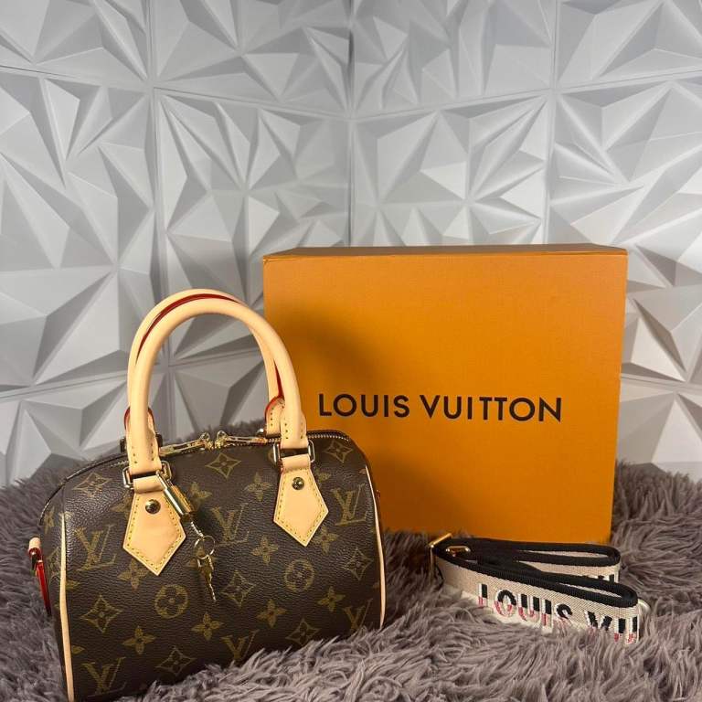 Louis Vuitton Speedy Bag with Strap – 