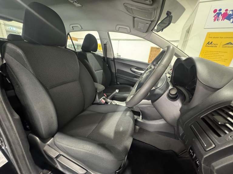 TOYOTA AURIS 1.8 VVT-h T4 2012