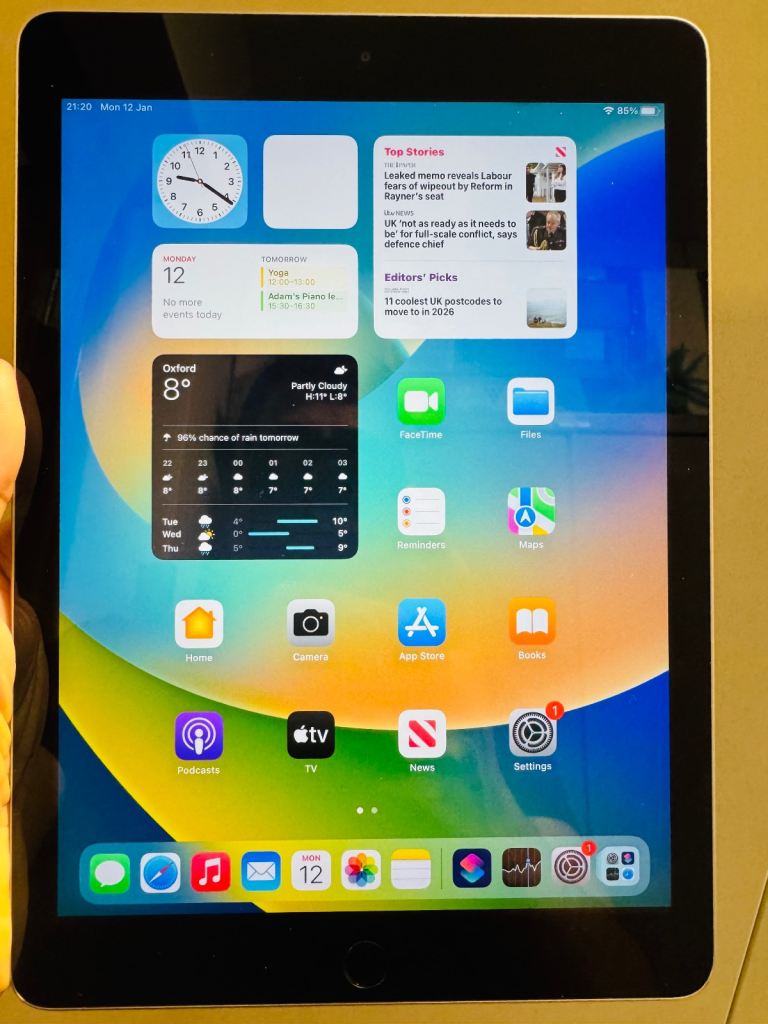 Apple iPad 5th Generation WiFi 32GB Space Gray. Immaculate Condition.