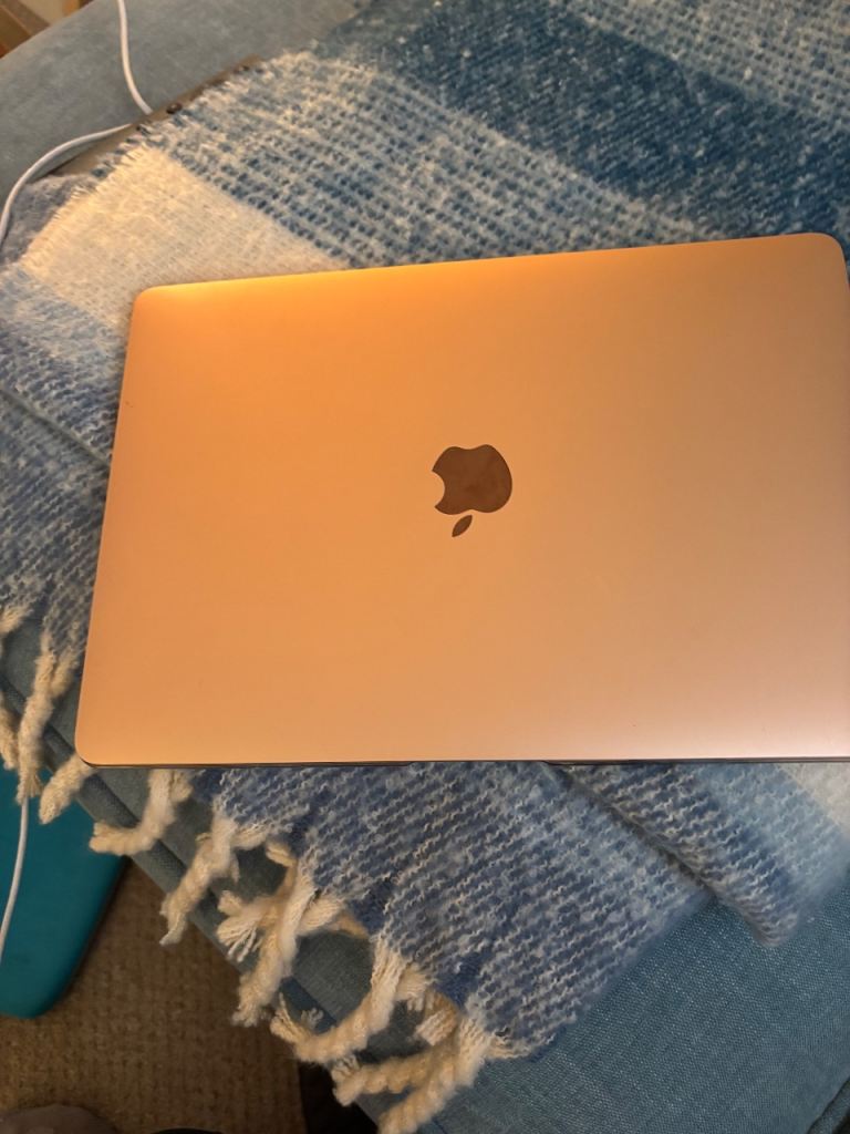 Apple Mac Air Retina 13 laptop