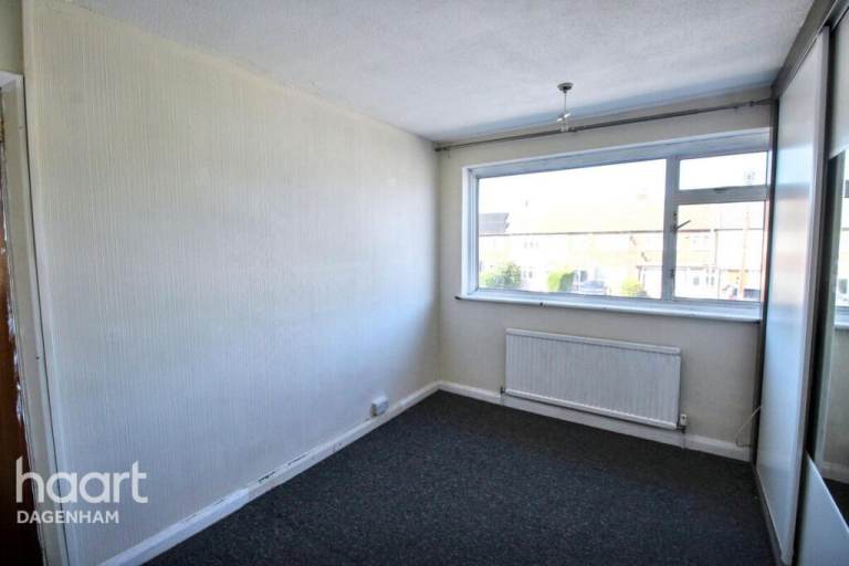 Spacious Room To Rent – Clean & Quiet Home