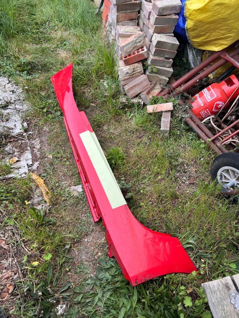 E85 BMW Z4 Nearside side skirt