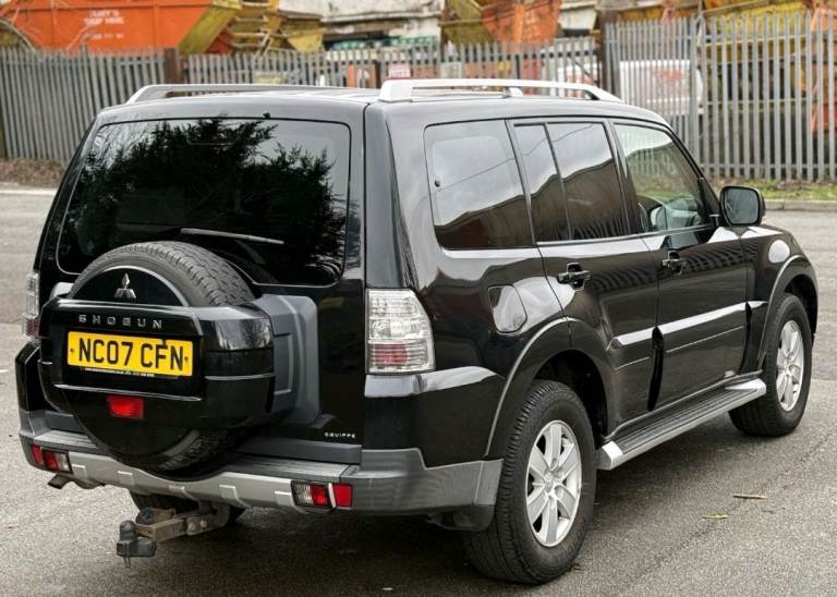 ** 7 SEATER MITSUBISHI SHOGUN EQUIPPE 3.2 DIESEL 2 KEYS MOT HISTORY VERY CLEAN **