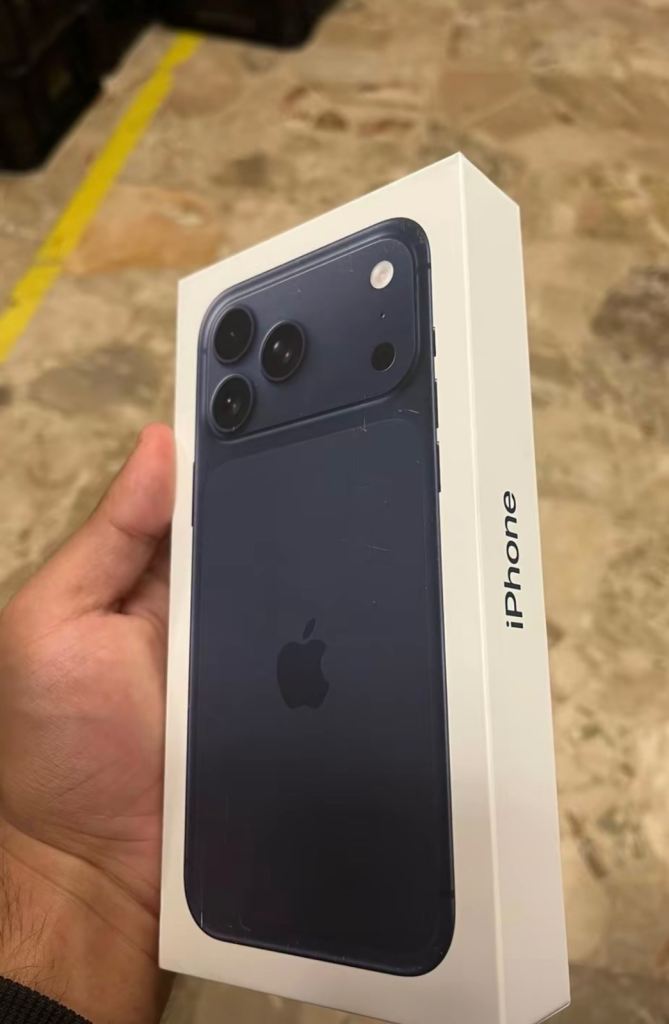 17 pro max blue