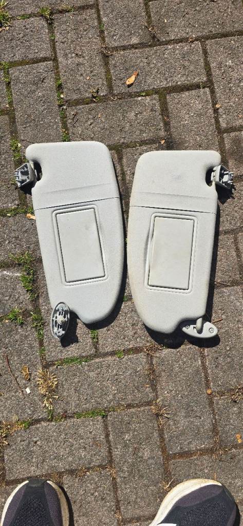 2006 ford focus sun visors