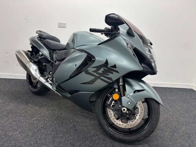 SUZUKI GSX1300 R HAYABUSA ** LONG MOT - LOW MILES - STANDARD EXAMPLE **