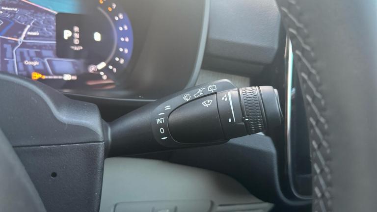  Volvo XC40 2.0 B4 MHEV Ultra Bright DCT Auto Euro 6 (s/s) 5dr Petrol/Electric Hybrid Automatic