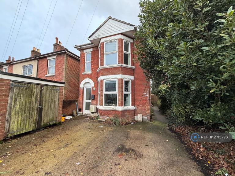 2 bedroom flat in Millbrook Road East, Southampton, SO15 (2 bed) (#2715778)