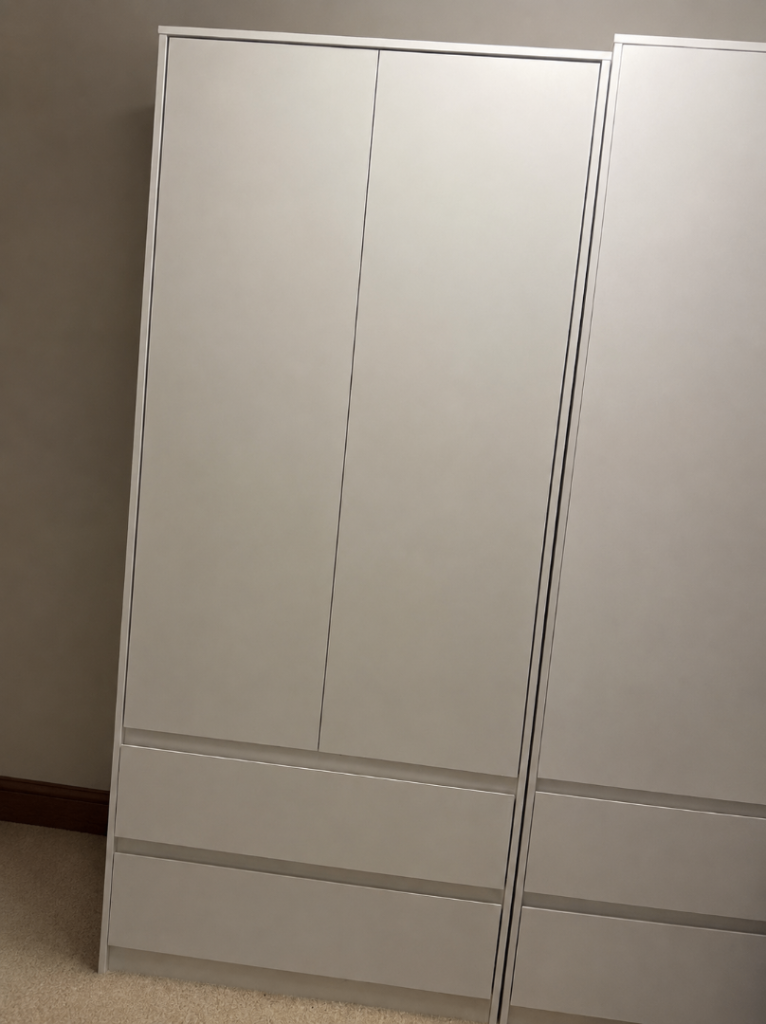 Double wardrobe with drawers 