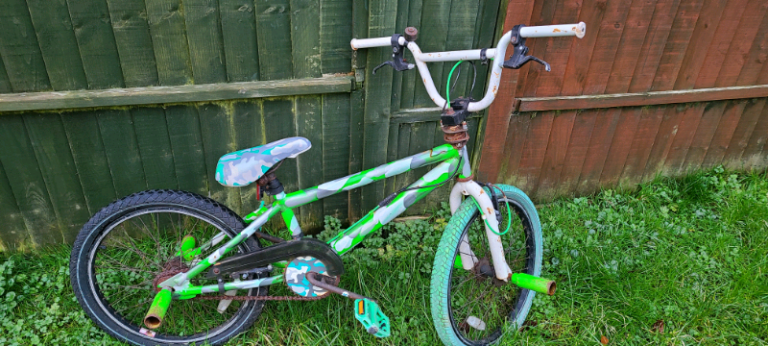 BOYS BIKE