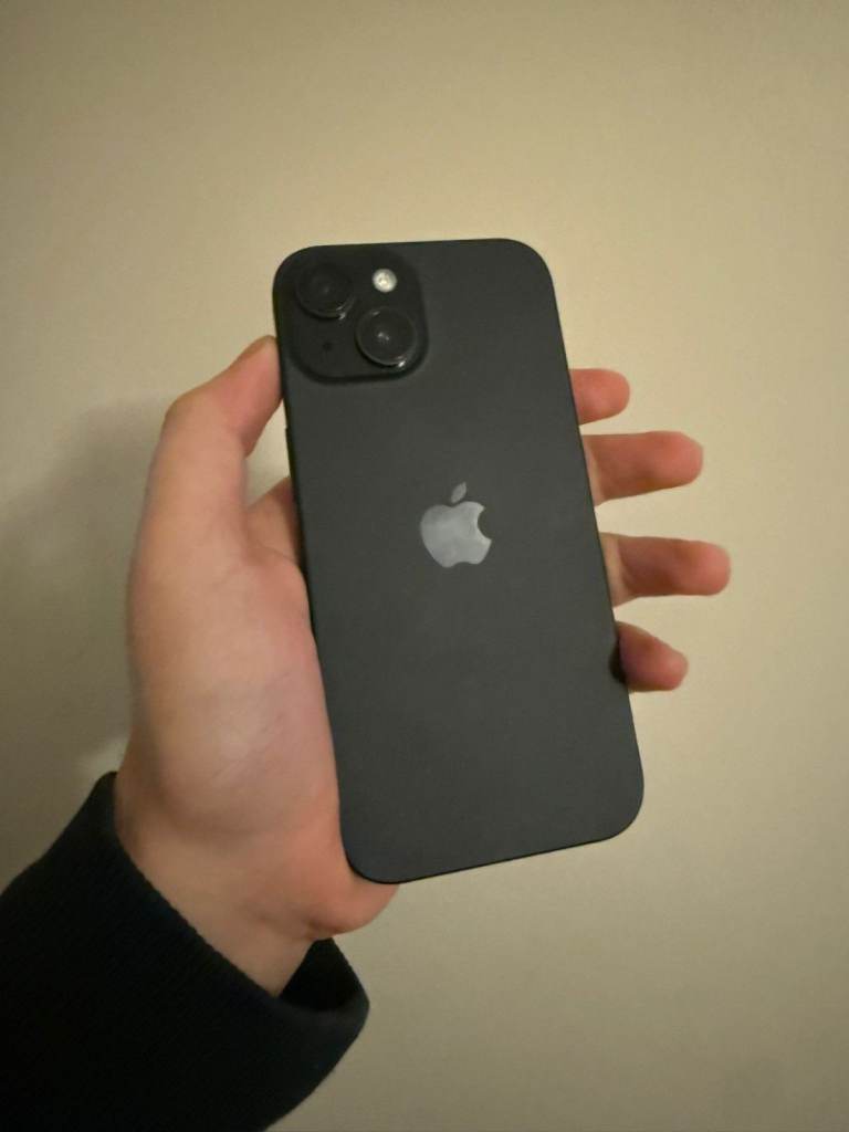 Black iPhone 15 – Excellent Condition, Ready to Go BH 89%