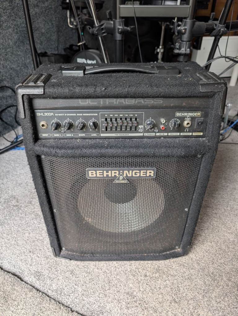 90 watt Behringer Bass Amp for Bass / Keyboard / Percussion 