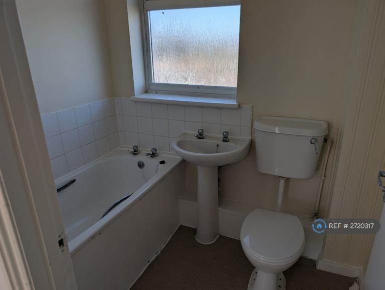 2 bedroom house in Mistley Side, Basildon, SS16 (2 bed) (#2720317)