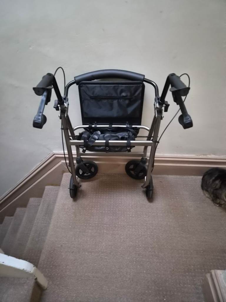 4 wheel walker  Grey 