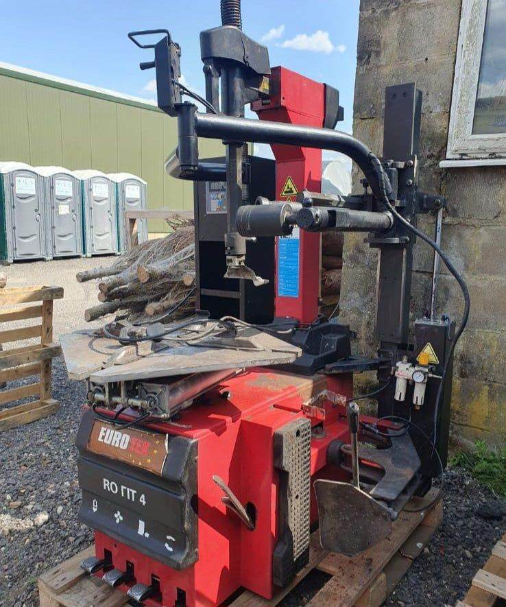 tyre machine and wheel balancing