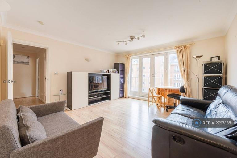 1 bedroom flat in Mercury Court, London, E14 (1 bed) (#2797265)