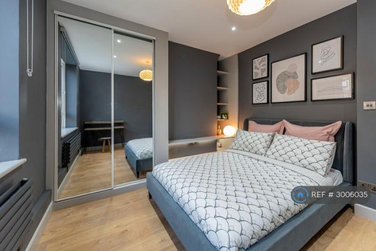 2 bedroom flat in Whites Grounds Estate, London, SE1 (2 bed) (#3006035)