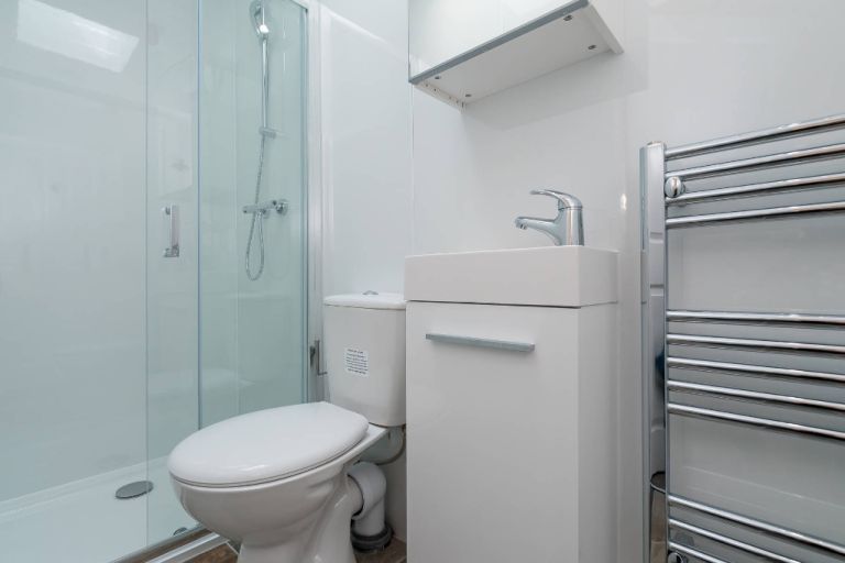 DOUBLE ROOM for flat share: INCREDIBLE flat share opportunity in Newington – bills included