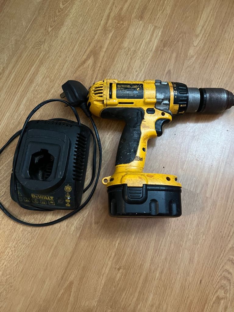 Dewalt drill  Dewalt drill good working with 