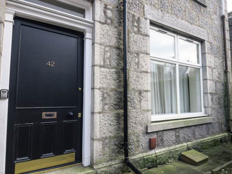 Newly Renovated 2-Bedroom Ground Floor Flat | Near Aberdeen University | Partially | AB24 3PB
