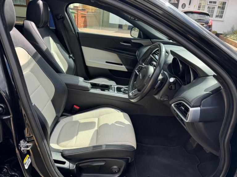 2017 Jaguar XE 2.0d R-Sport Auto Euro 6 (s/s) 4dr SALOON Diesel Automatic