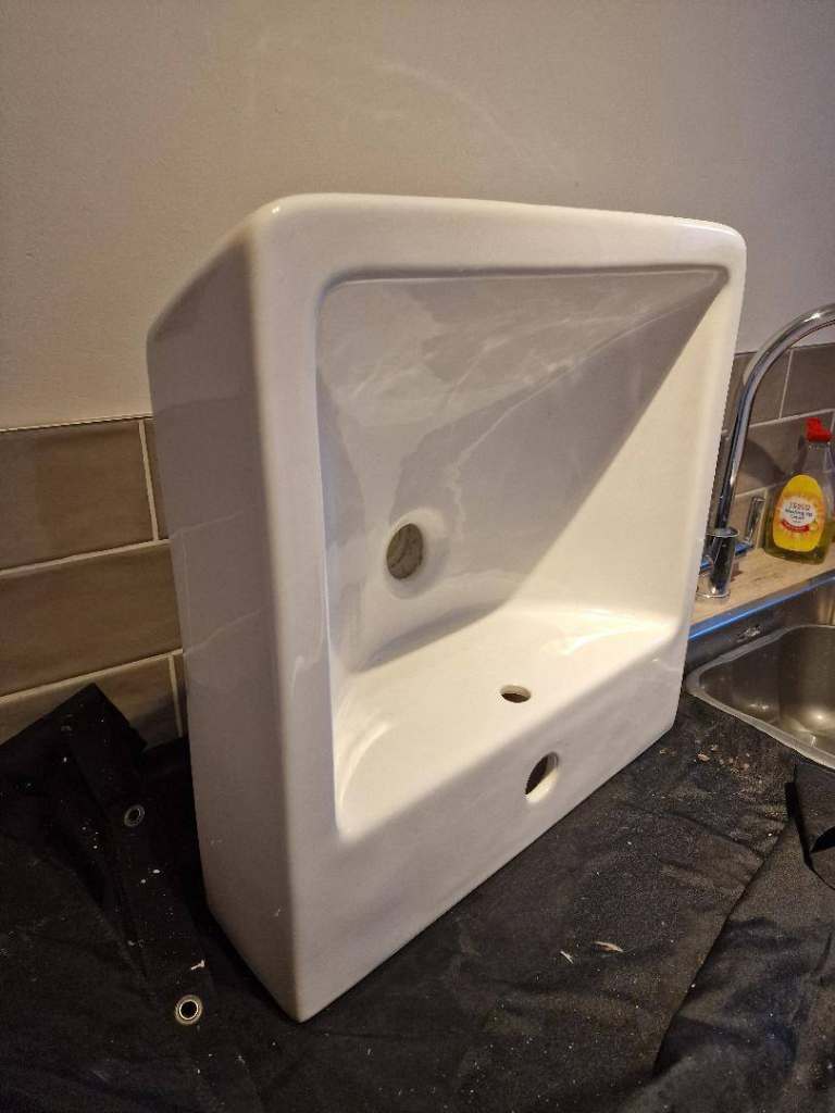 Bathroom Sink - excellent condition - see pics 