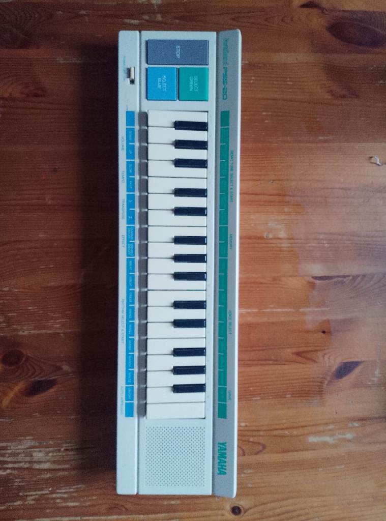 5 mini retro keyboards Casio and Yamaha