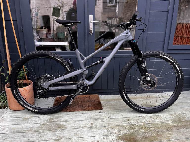 YT Jeffsy CF Comp – Mountain Bike