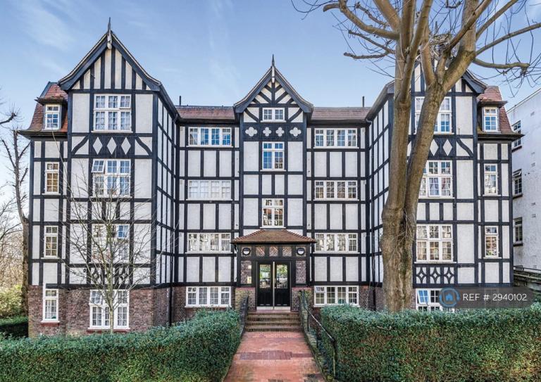 1 bedroom flat in Holly Lodge Mansions, London, N6 (1 bed) (#2940102)