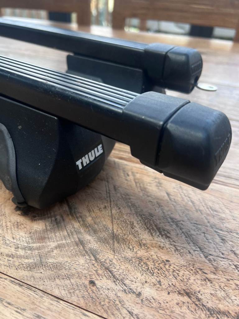 Thule Black 120cm Roof Bars with Foot Pack (Product no: 1254)