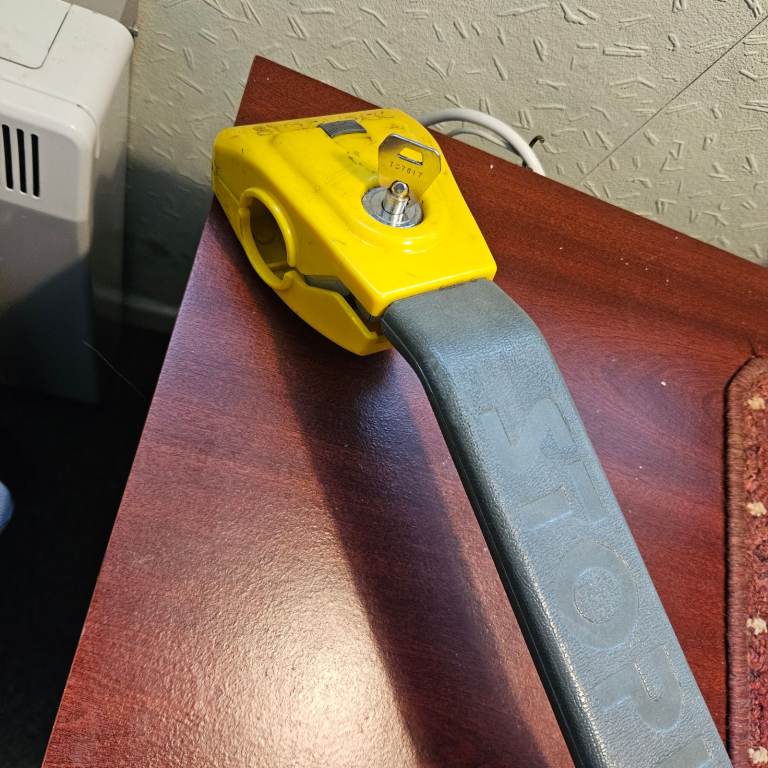 Steering lock with key