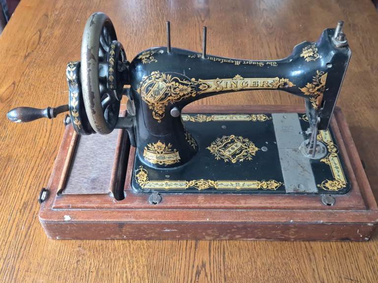 Vintage 1900 Singer Hand Crank Sewing Machine Model 28K Heavy Duty no Case Untested