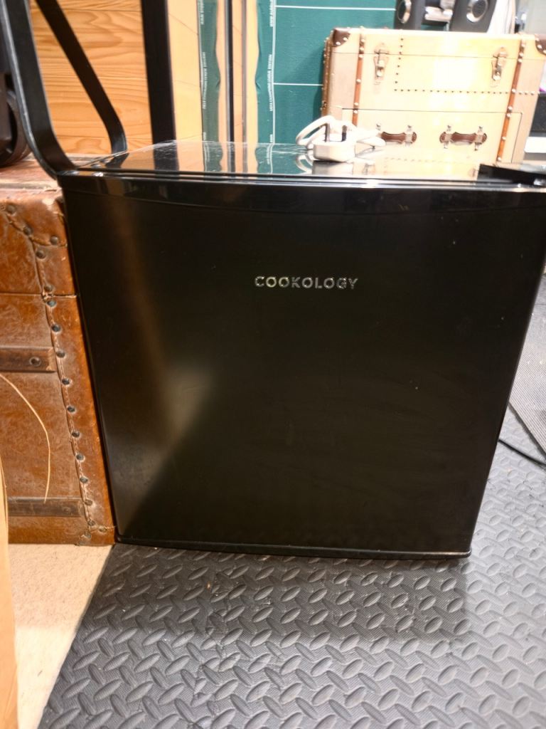 Cookology Mini Table Top Freezer 31L - Immaculate 