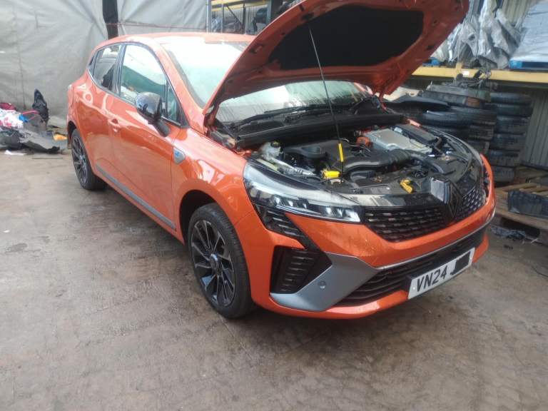 Breaking RENAULT CLIO 1.6 PETROL 2024 STOCK NUMBER VY58