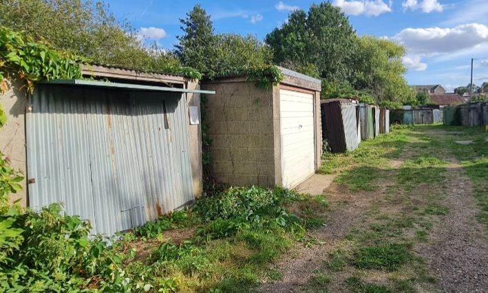 ×18 Lock up Garages & Allotments