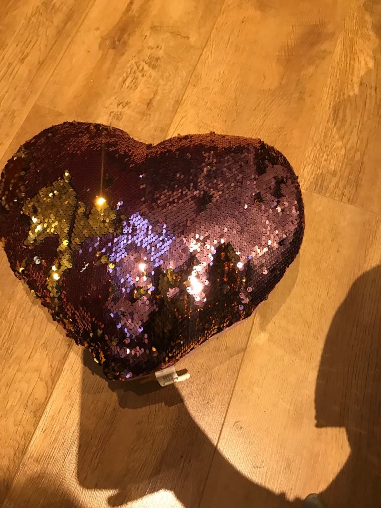 Sequin heart pillow case change colour 