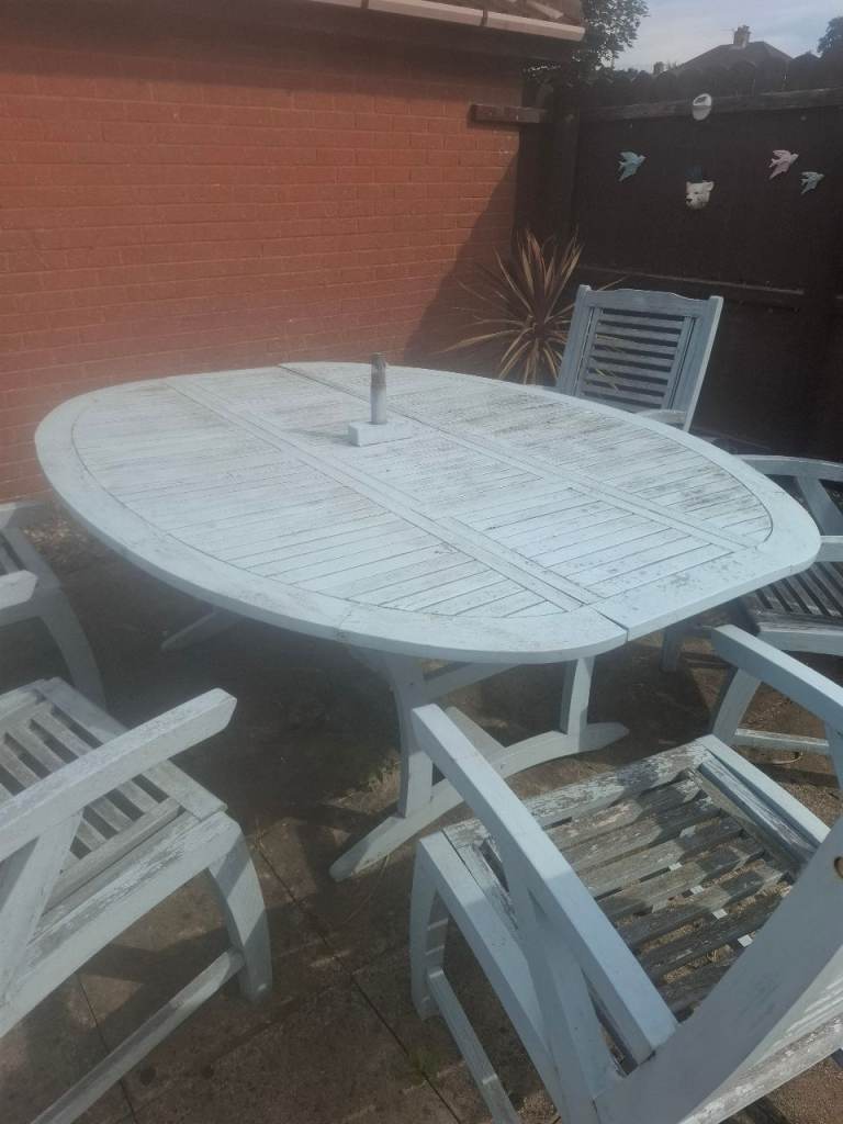 Wooden Patio Table and Chairs Set – Needs TLC