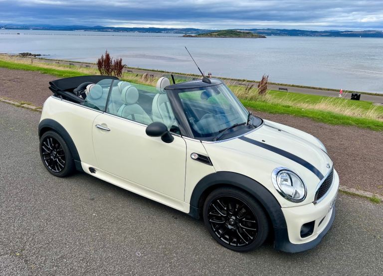Mini, CONVERTIBLE, Convertible, 2013, Manual, 1598 (cc), 2 doors