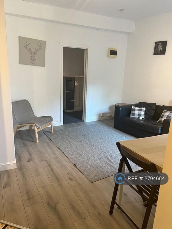 1 bedroom flat in Radford Road, Coventry, CV6 (1 bed) (#2794684)