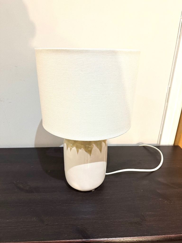     Stylish Wayfair Bedside/Table Lamp. Excellent condition 