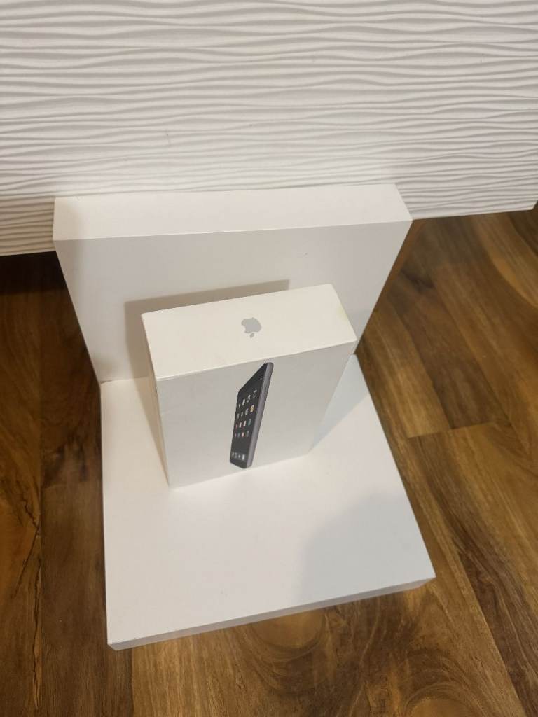 Apple iPad Mini 2 (WiFi + Cellular) – 32GB – Mint Condition & Boxed