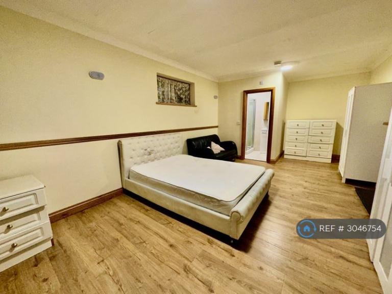 1 bedroom in Middleton Avenue, Greenford, UB6 (#3046754)