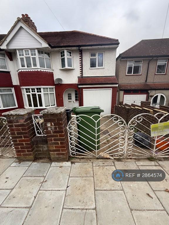 4 bedroom house in Clayhill Crescent, London, SE9 (4 bed) (#2864574)