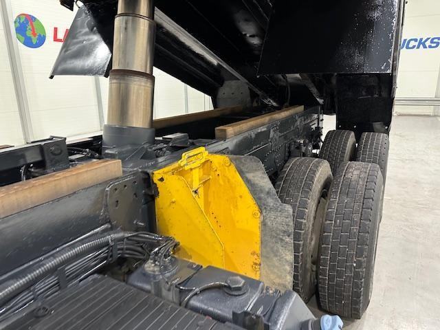 DAF TRUCKS CF85 360 8x4 Day Cab Steel Tipper Grab