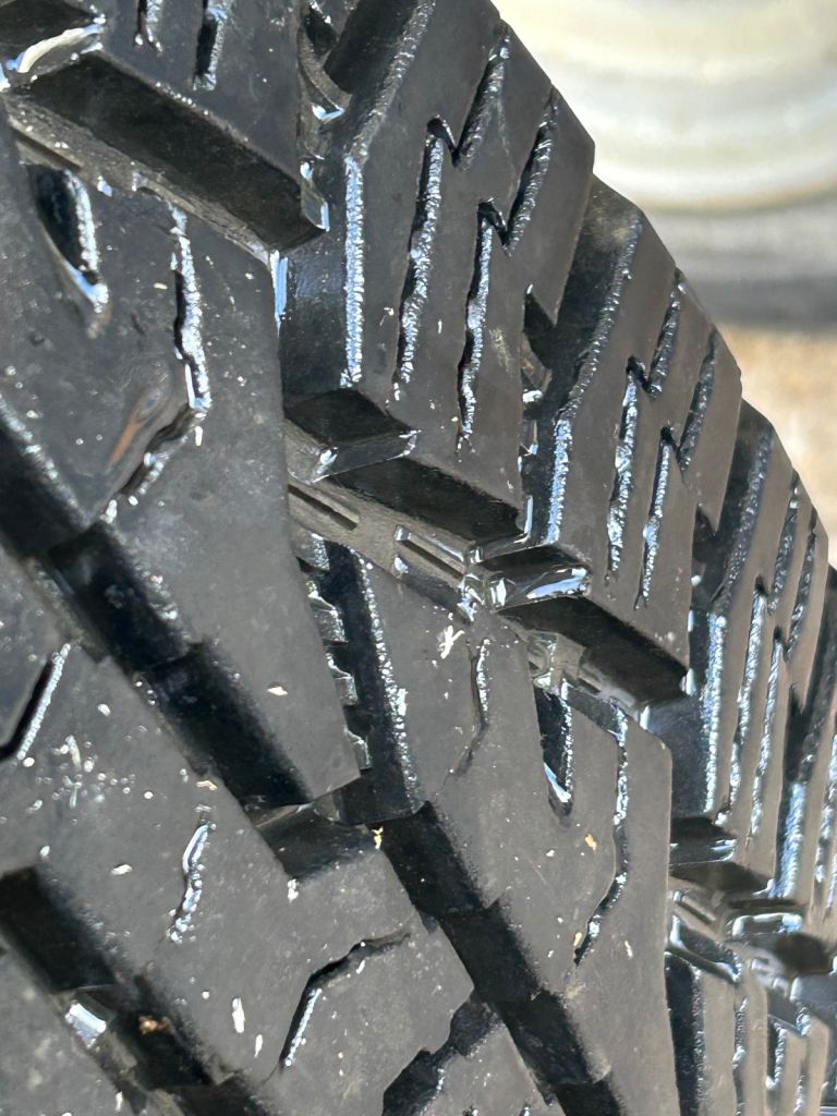 Nokian 275 / 70 / 17 tyres