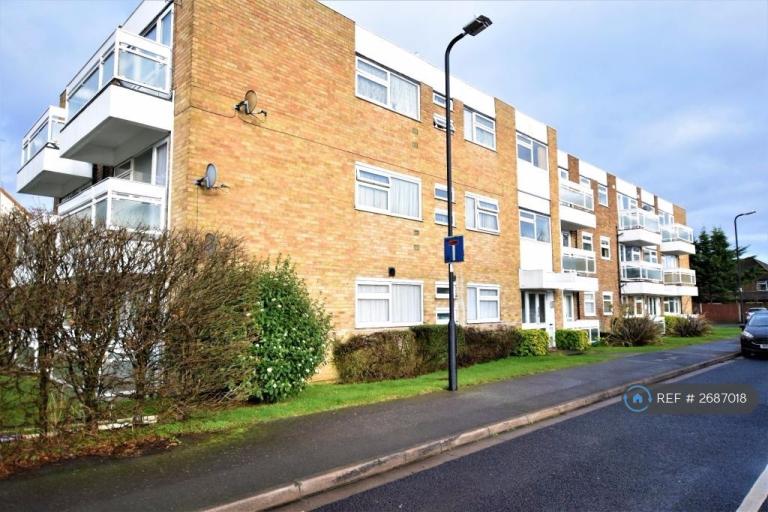 2 bedroom flat in Arundel Court, Langley, Slough, SL3 (2 bed) (#2687018)
