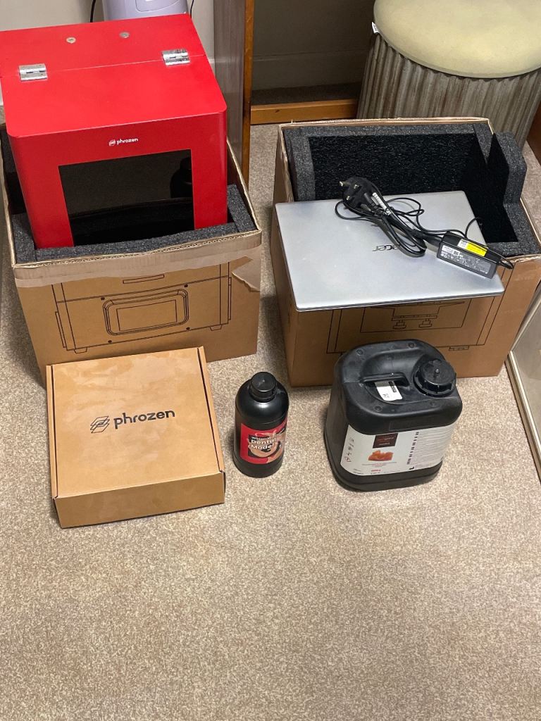 Phrozen Sonic Mini 4K 3D Printer with Acer Laptop and Resin